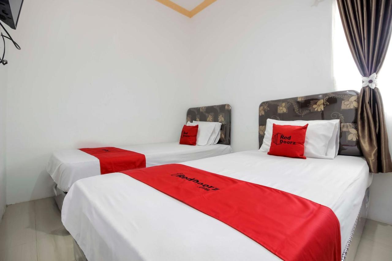Reddoorz Near Sam Ratulangi Airport Manado Hotel Exterior photo